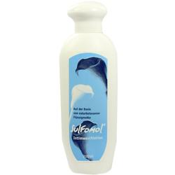 Weiße Flasche mit blauer Etikette für Intimwaschlotion.